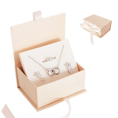 Buy Garment 4C Jewellery Packaging Magnetic Closure Rigid Boxes Offset Printing online manufacture
