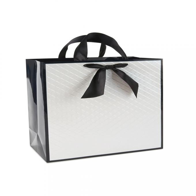 100gsm 128gsm Luxury Gift Printed Paper Carrier Bags With Ribbon Handle 0